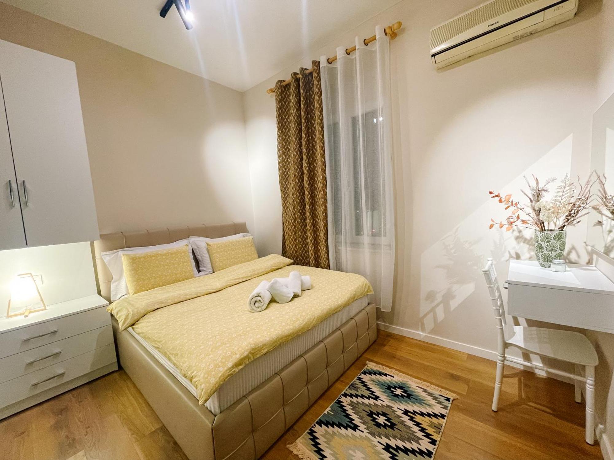Aj - Hidden Gem In Front Of Taiwan Center Apartamento Tirana